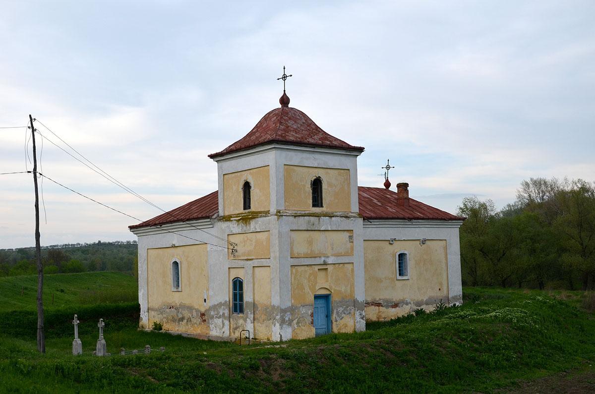 Biserica - vedere exterioară